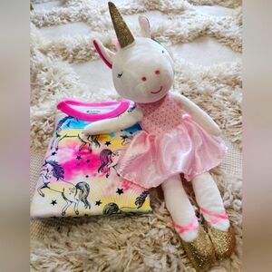 🆕️ 💜 girls 8 Unicorn pajamas set and unicorn plush toy.